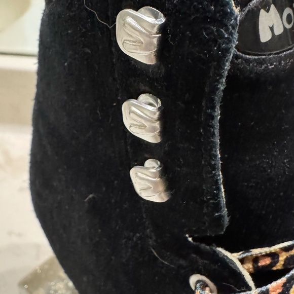 Moxie Panther Outdoor Roller Skates - Picture 3 of 14